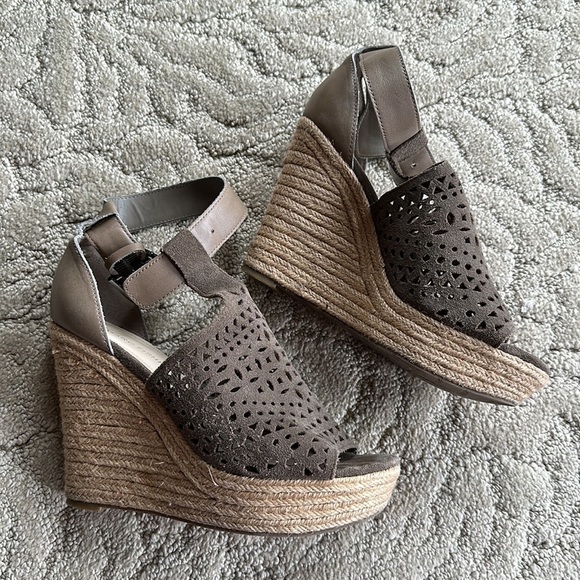 Marc Fisher Wedges Women’s Size 7.5 - Picture 2 of 6